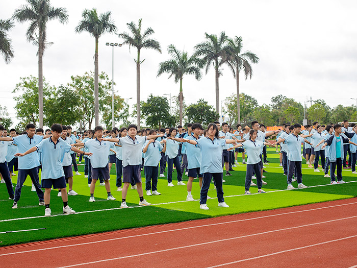 学校的男女学生是如何训练的？