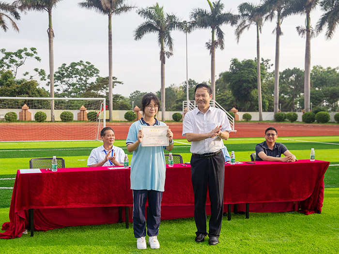 科学用脑讲座走进阳江市黄冈实验学校