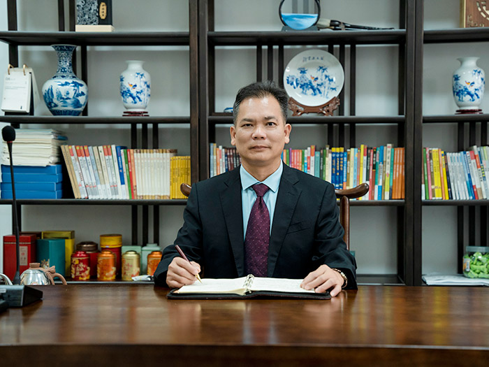 廖彩卫（副校长）